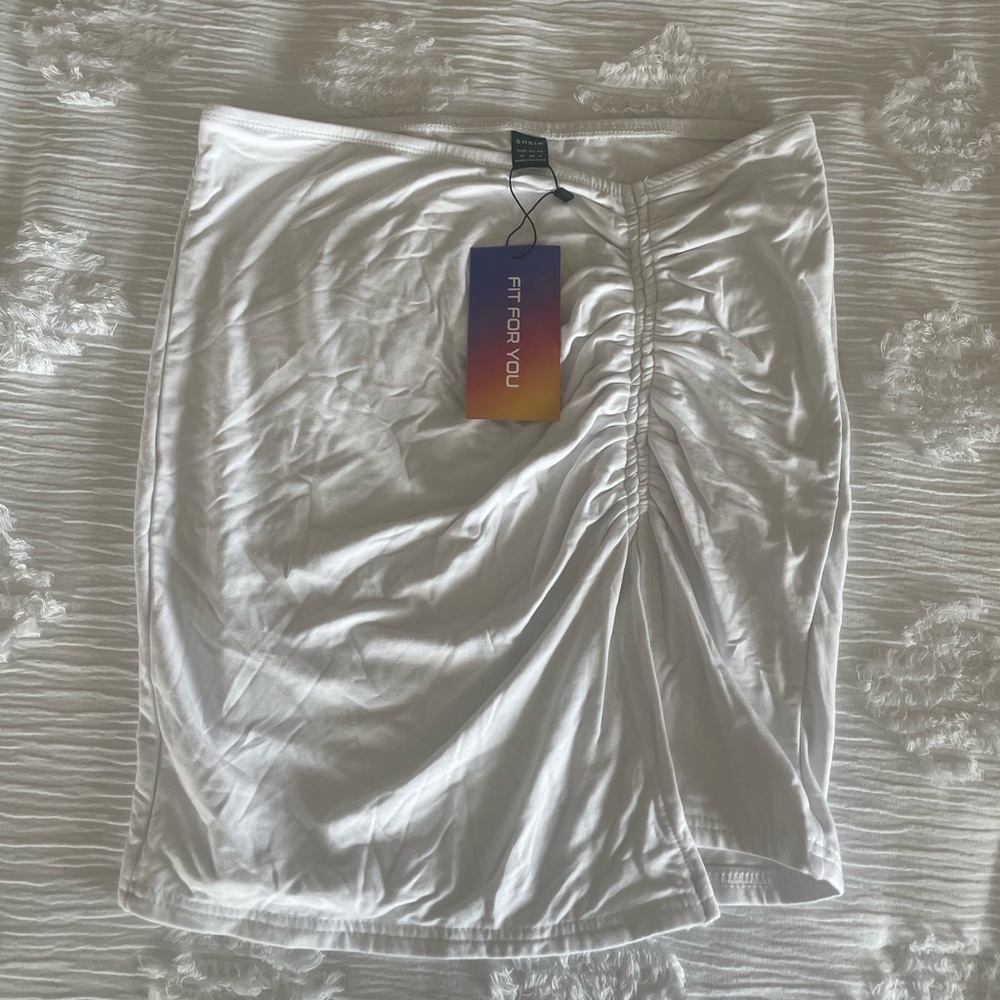 White Shein mini skirt, size M.